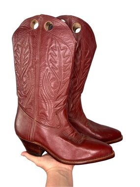 Vintage but MINT Burgundy Leather Cowboy Boots